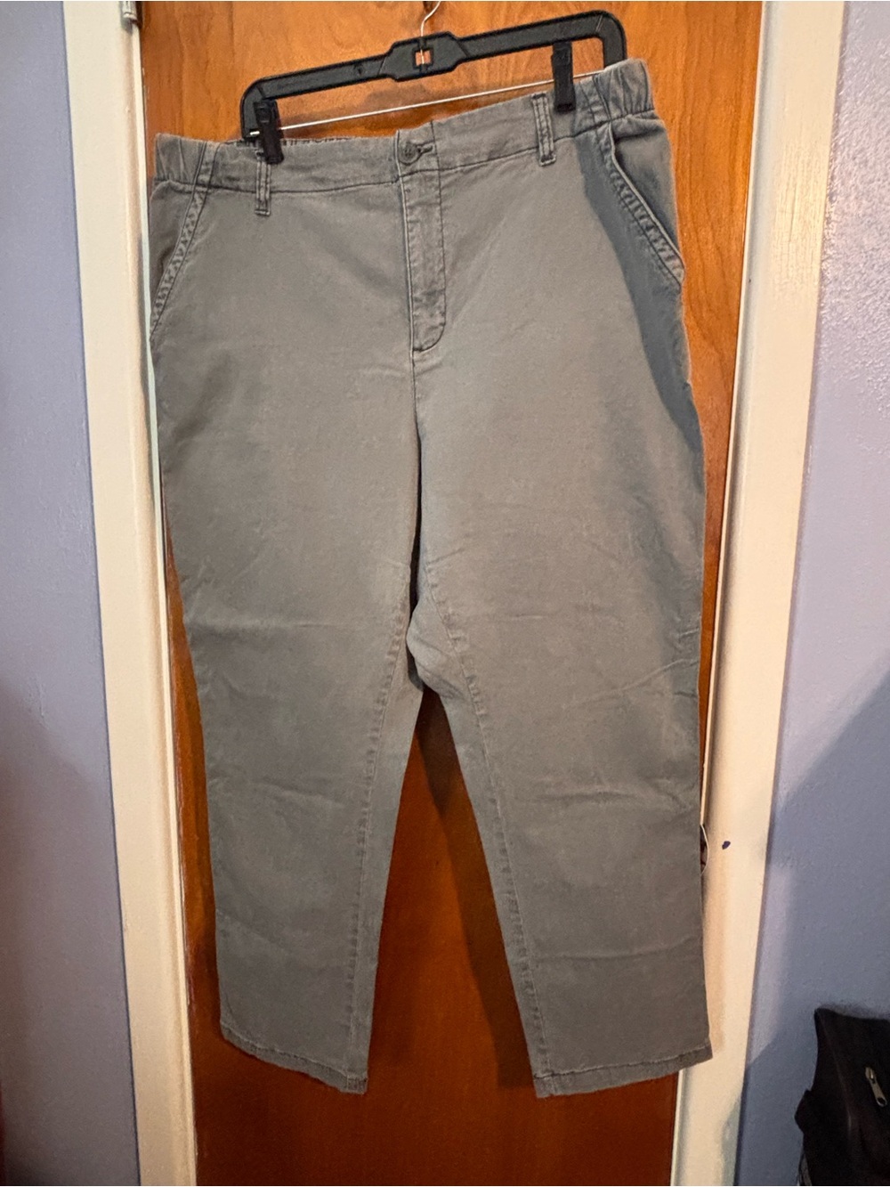 Old Navy Women's Ankle-Length Straight Jeans in Light Gray